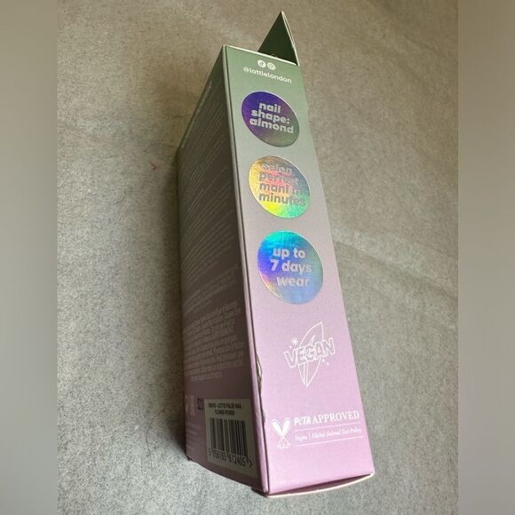 lottie london stay press'd - flower power Press On Nail Kit (24) - Picture 3 of 5